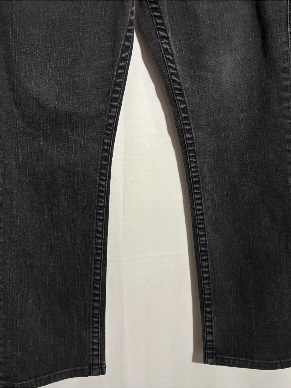 True Religion Men’s Straight Leg Jeans size 34 Charcoal color, made in USA